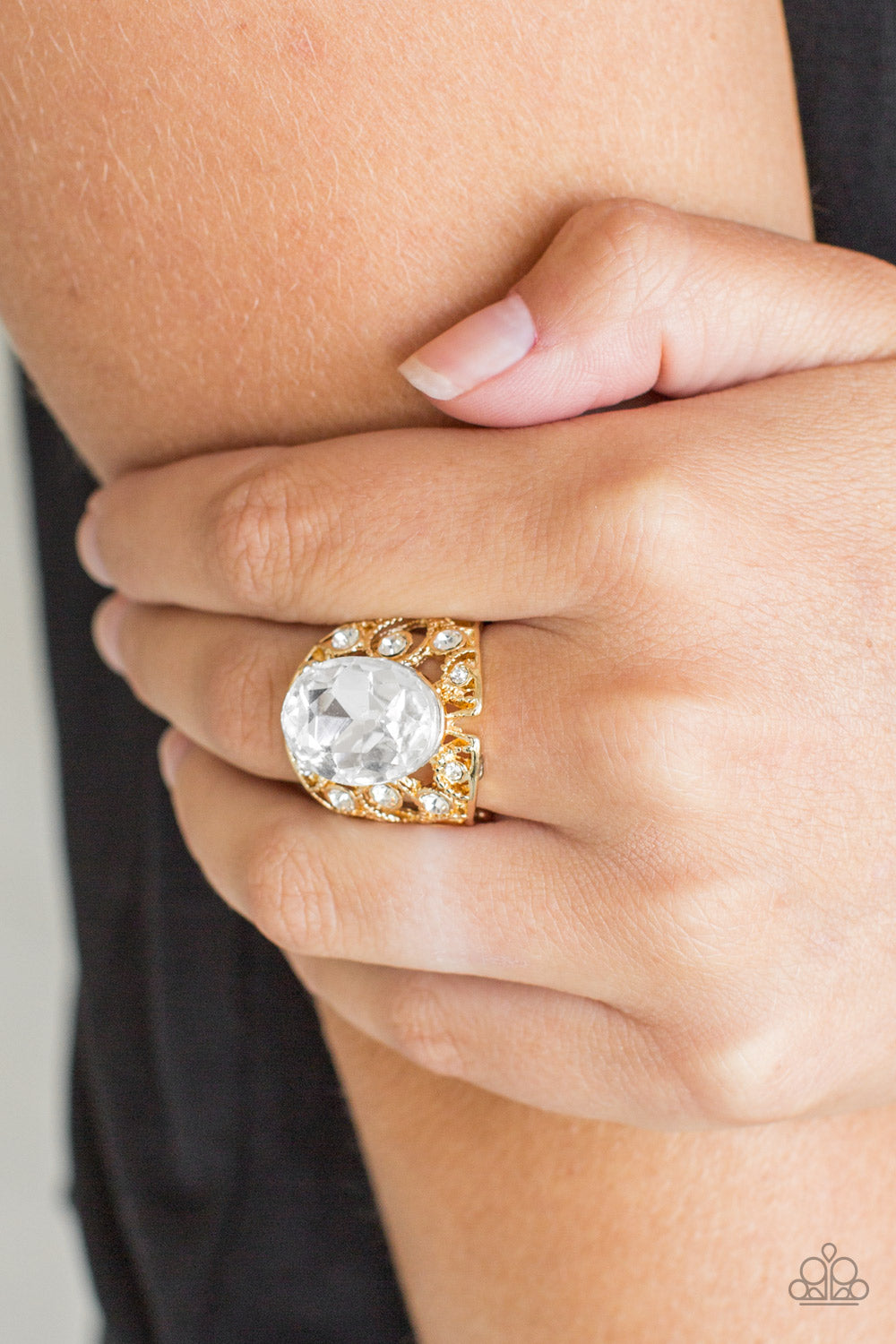 Paparazzi ♥ Queen of Hustle - Gold ♥ Ring