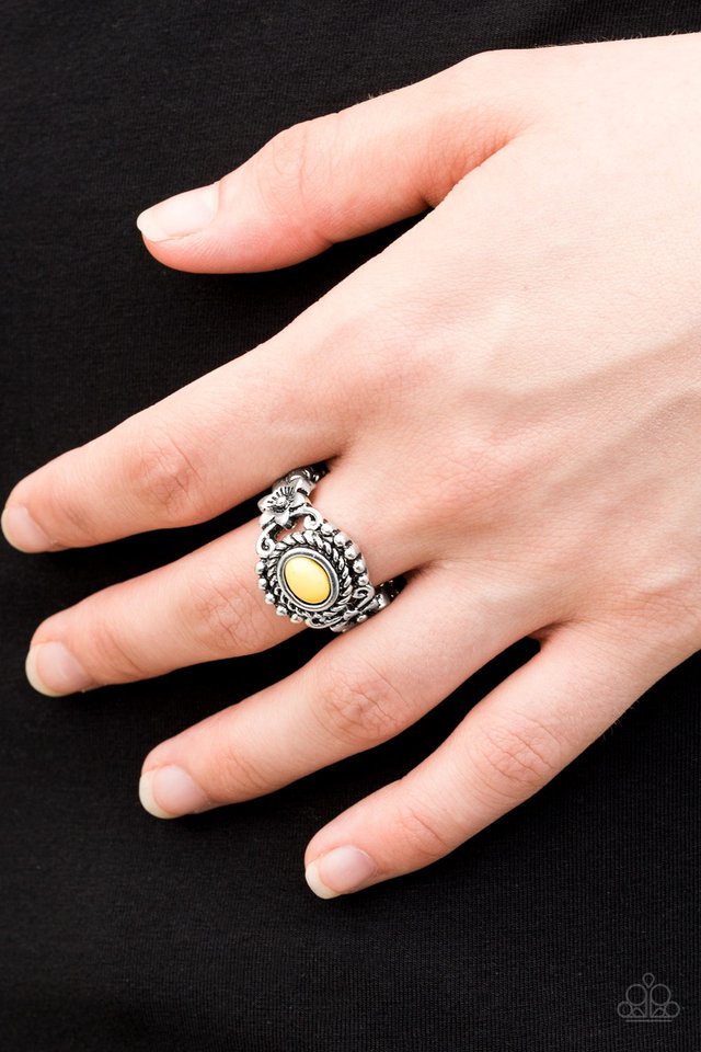 Paparazzi ♥ All Summer Long - Yellow ♥ Ring