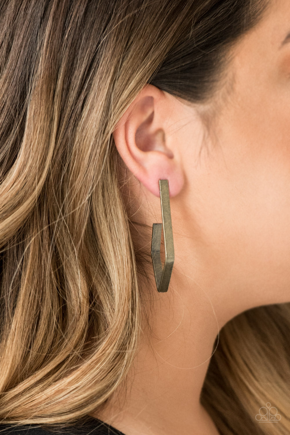 Paparazzi ♥ Geo Grand - Brass ♥ Earrings