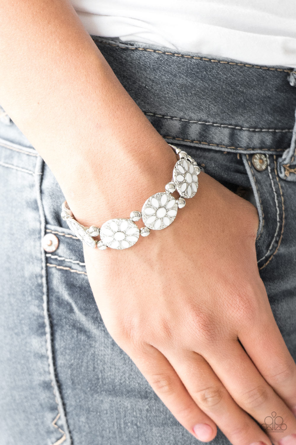 Paparazzi ♥ Dancing Dahlias - White ♥ Bracelet