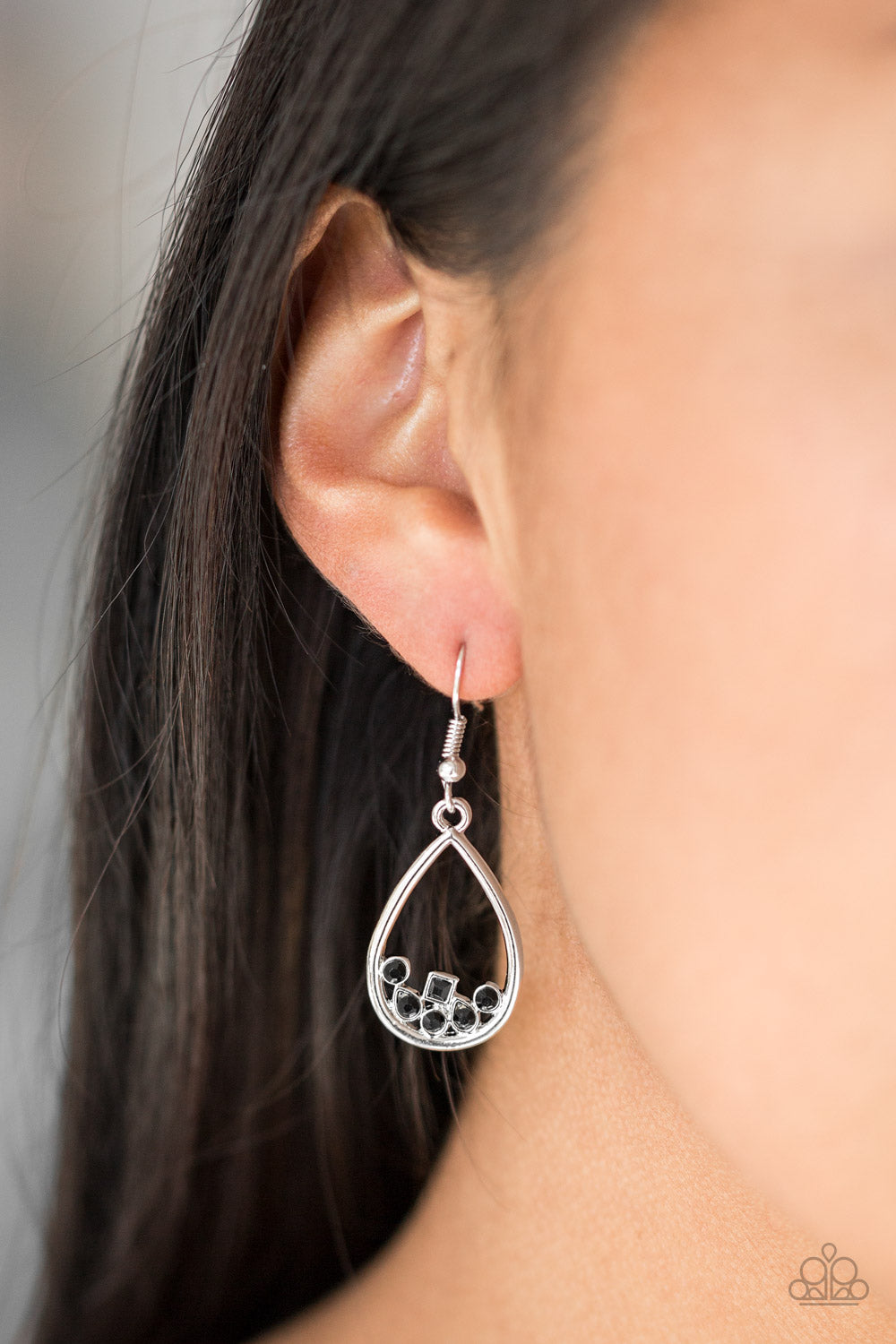 Paparazzi ♥ Raindrop Radiance - Black ♥ Earrings