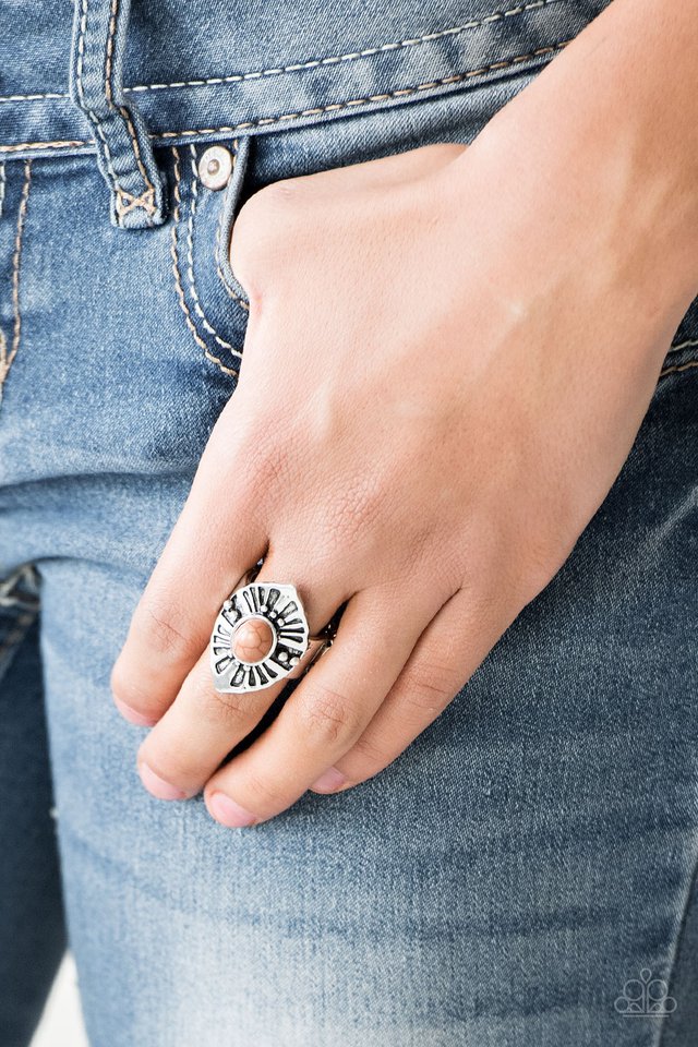 Paparazzi ♥ HOMESTEAD For The Weekend - Brown ♥ Ring