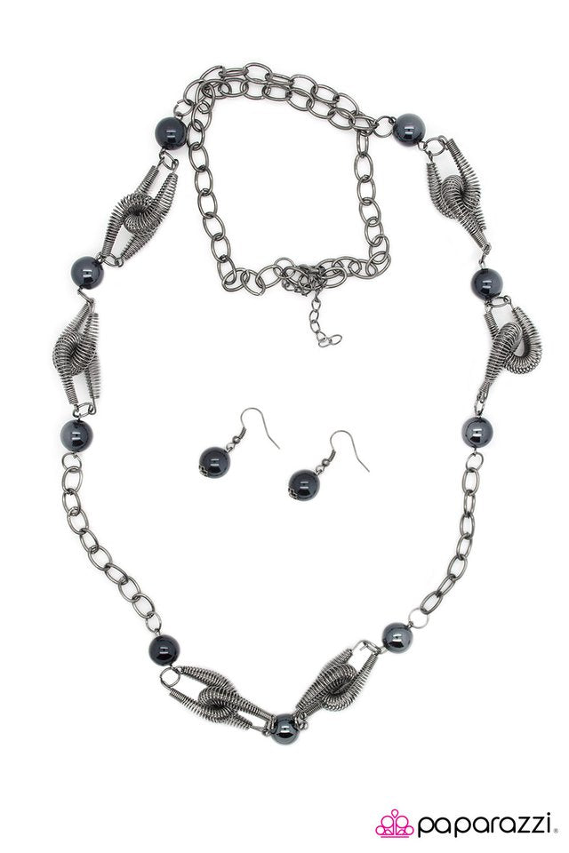 Paparazzi ♥ A Spring In My Step - Black ♥ Necklace