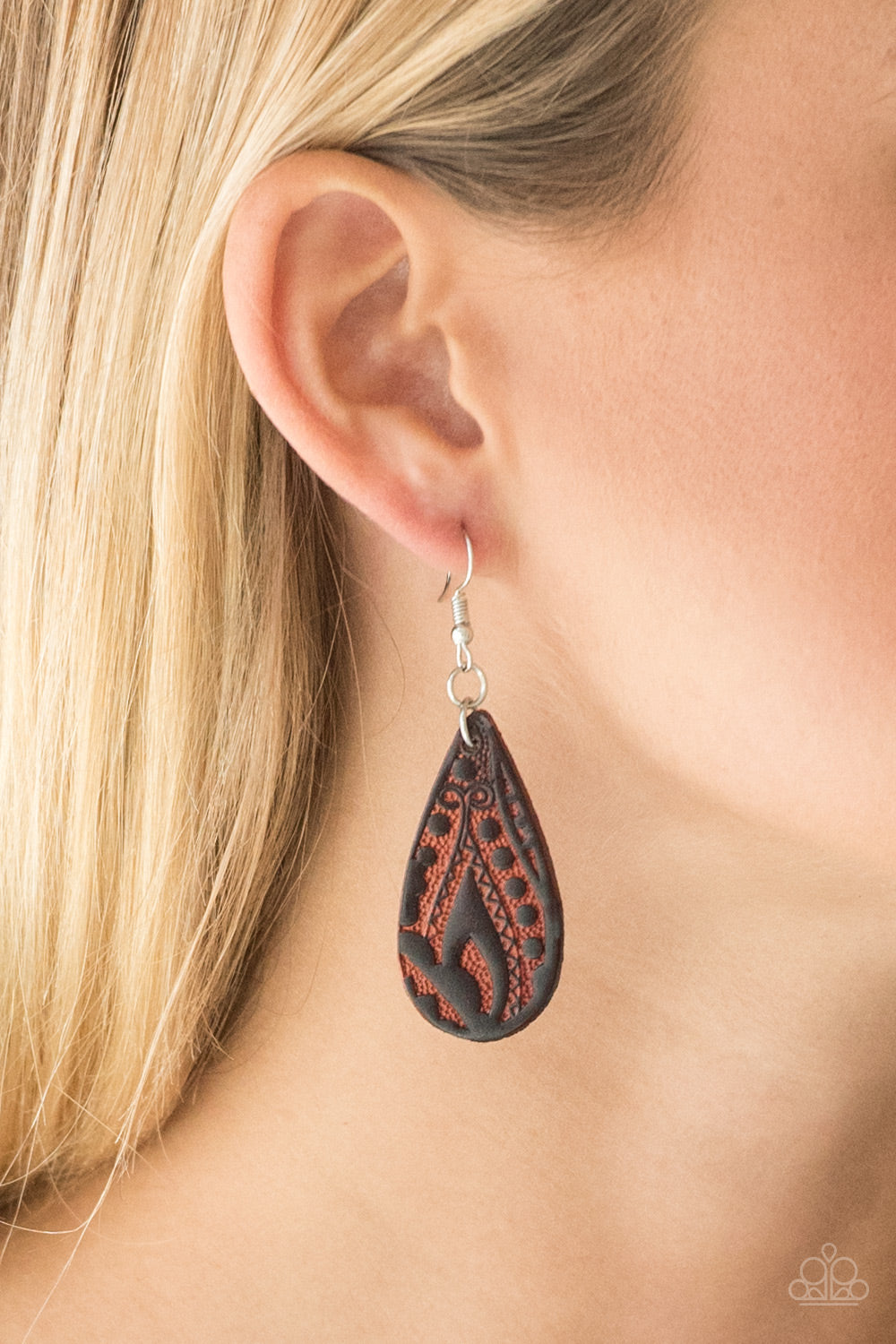 Paparazzi ♥ Get In The Groove - Brown ♥ Earrings