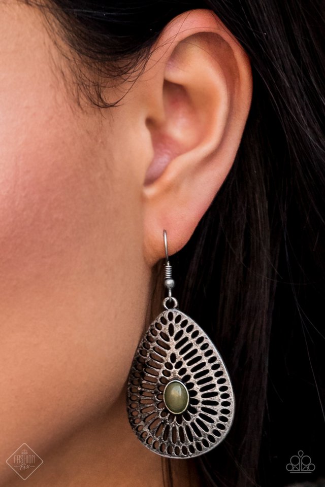 Paparazzi ♥ The GRATE Beyond - Green ♥ Earrings