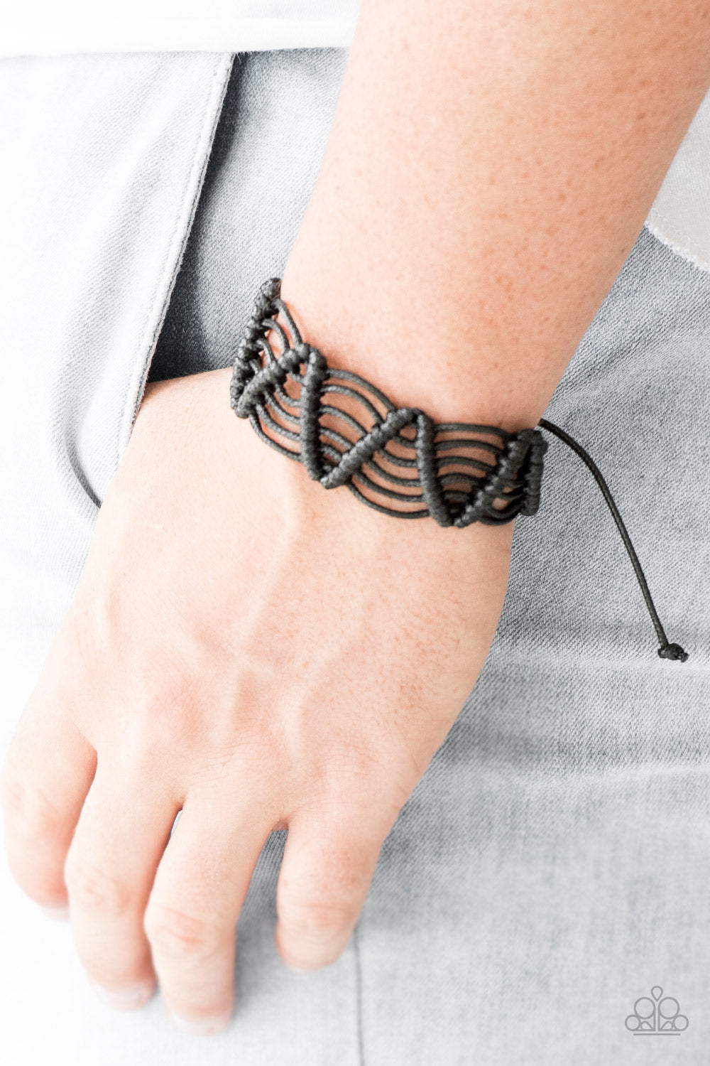 Paparazzi ♥ Rise To The Bait - Black ♥ Bracelet