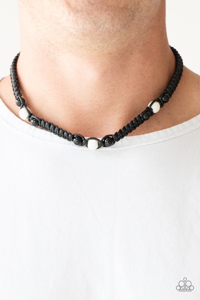 Paparazzi ♥ Expert Excursionist - Black ♥ Necklace