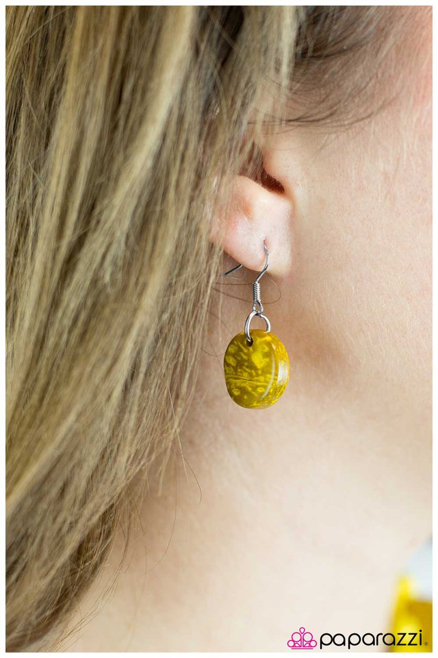 Paparazzi ♥ Woodnt You Like to Know - Yellow ♥ Necklace