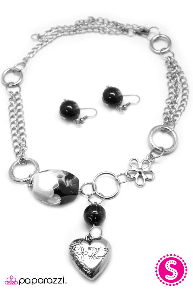 Paparazzi ♥ Vixen - Black ♥ Necklace