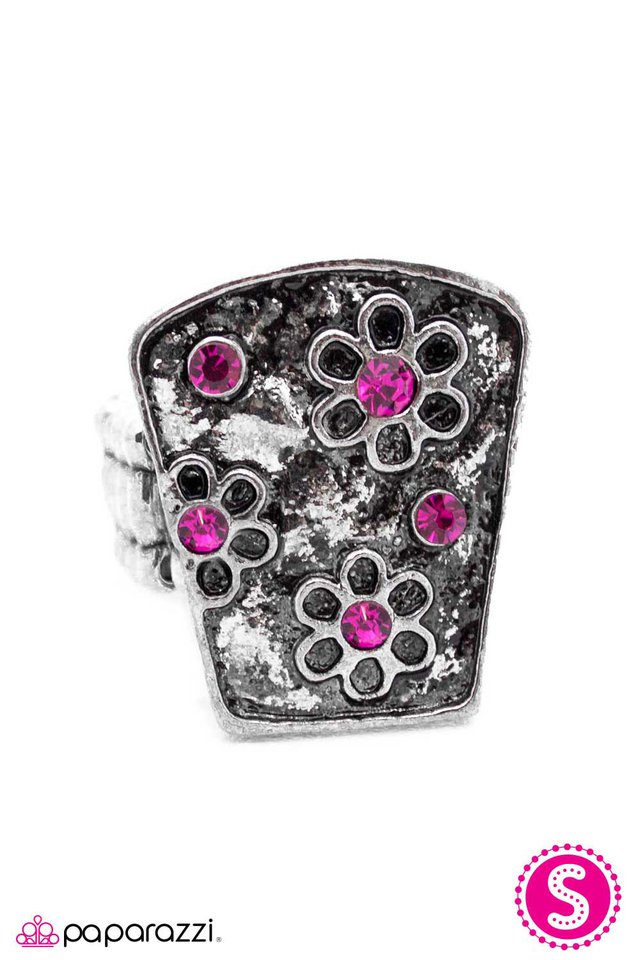 Paparazzi ♥ Late Bloomer - Pink ♥ Ring