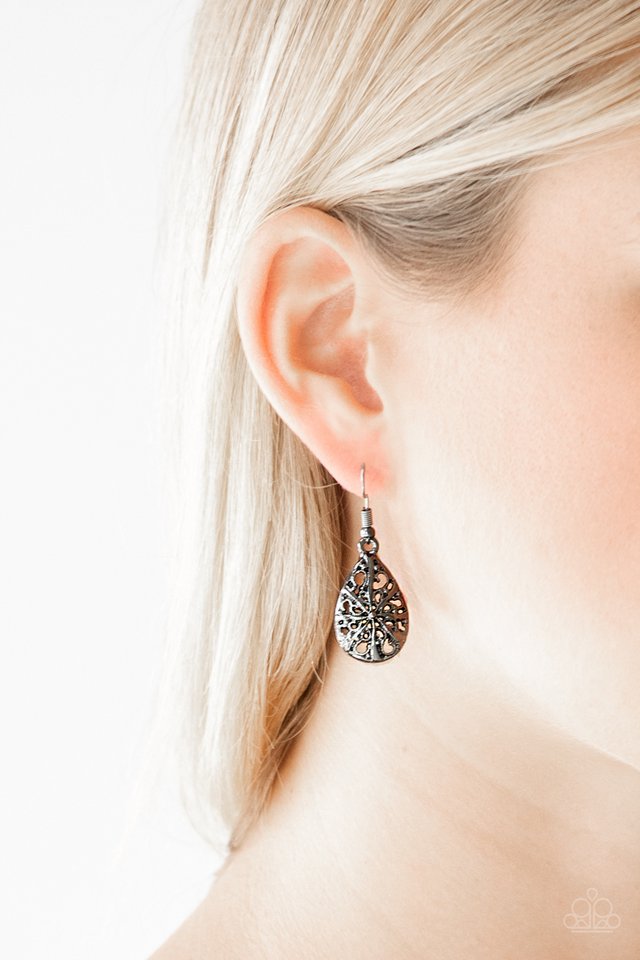 Paparazzi ♥ Western Wisteria - Black ♥ Earrings