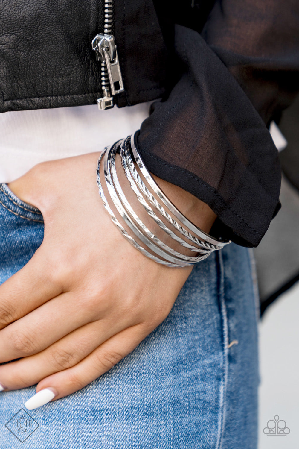 Paparazzi ♥ Rumble In The Concrete Jungle - Silver ♥ Bracelet