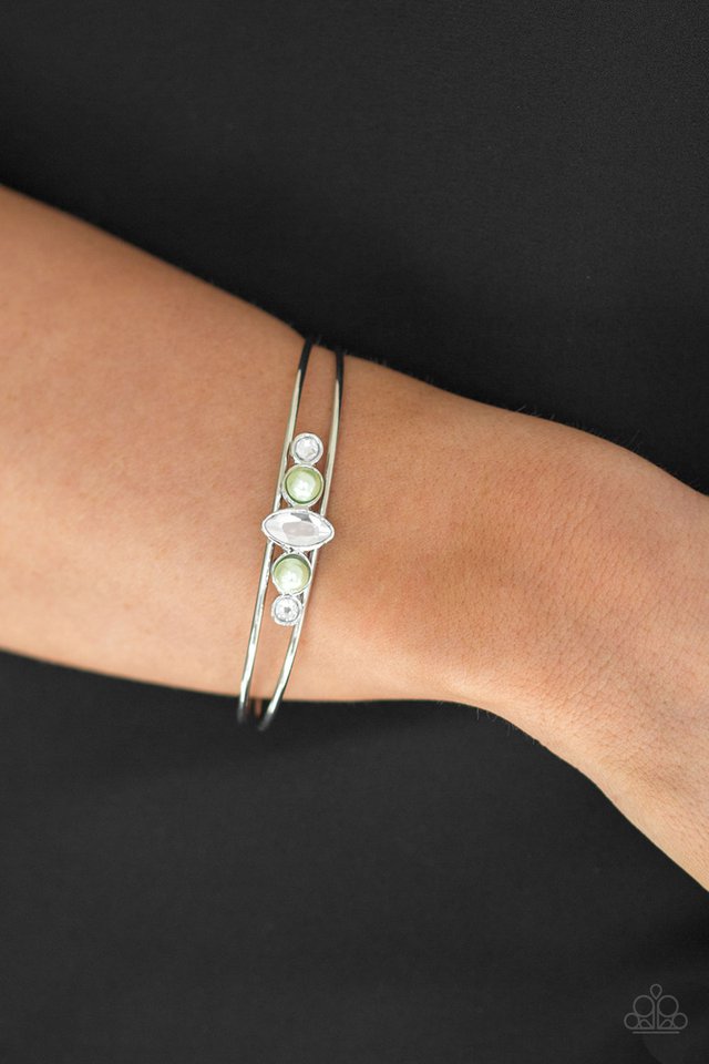 Paparazzi ♥ Guest Of A Guest - Green ♥ Bracelet