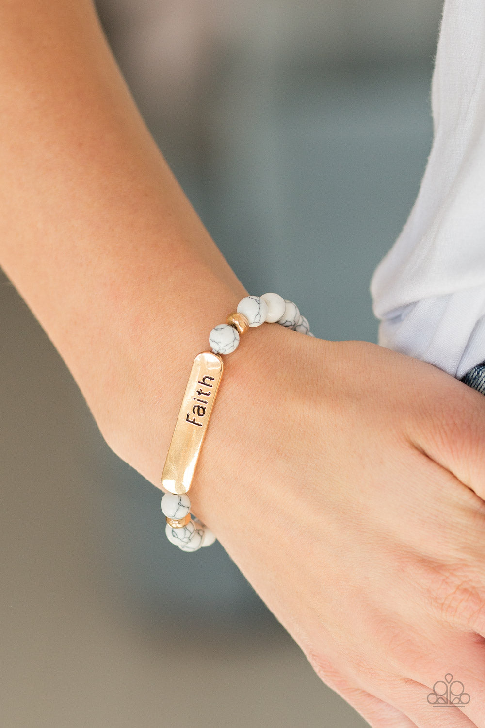 Paparazzi ♥ Fearless Faith - Gold ♥ Bracelet
