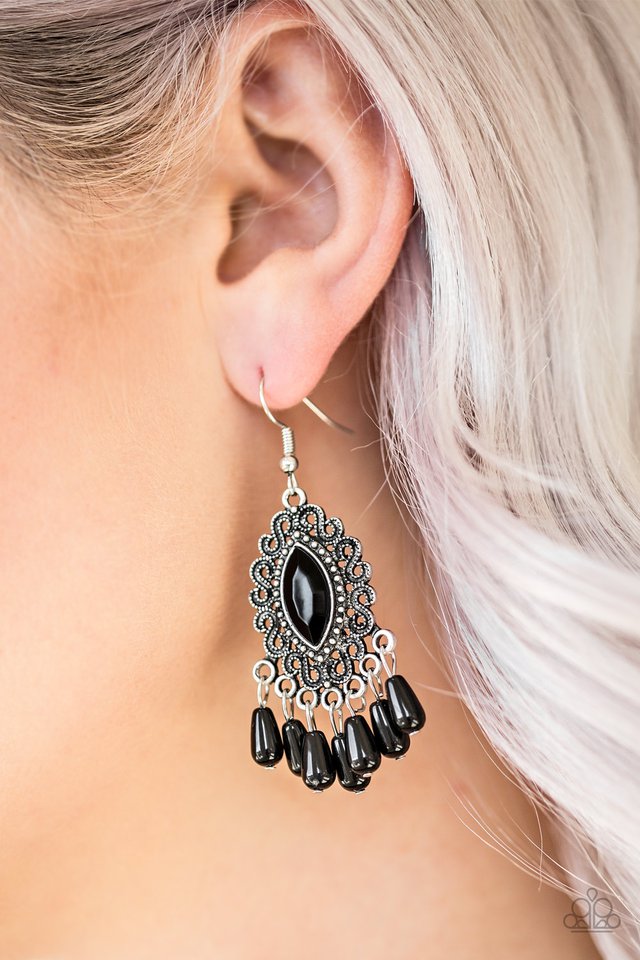 Paparazzi ♥ Private Villa - Black ♥ Earrings