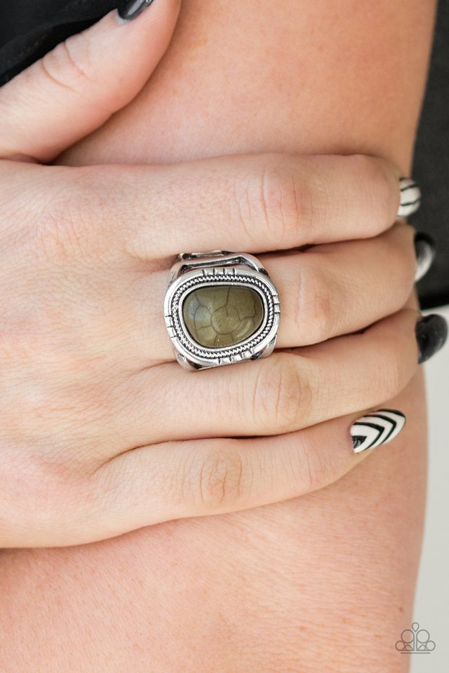 Paparazzi ♥ Out On The Range - Green ♥ Ring