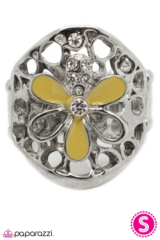 Paparazzi ♥ A Spoonful of Sparkle - Yellow ♥ Ring