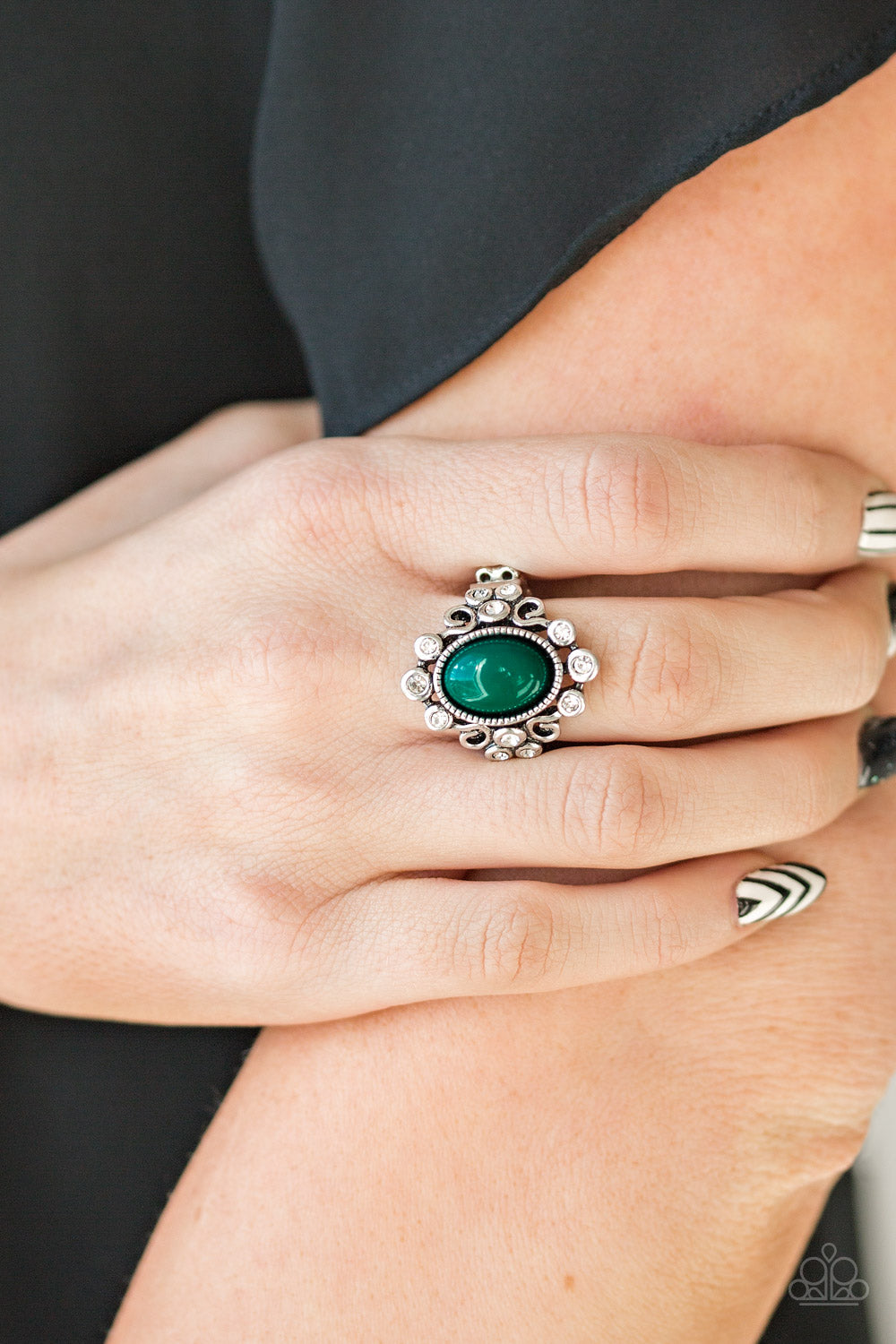 Paparazzi ♥ Noticeably Notable - Green ♥ Ring