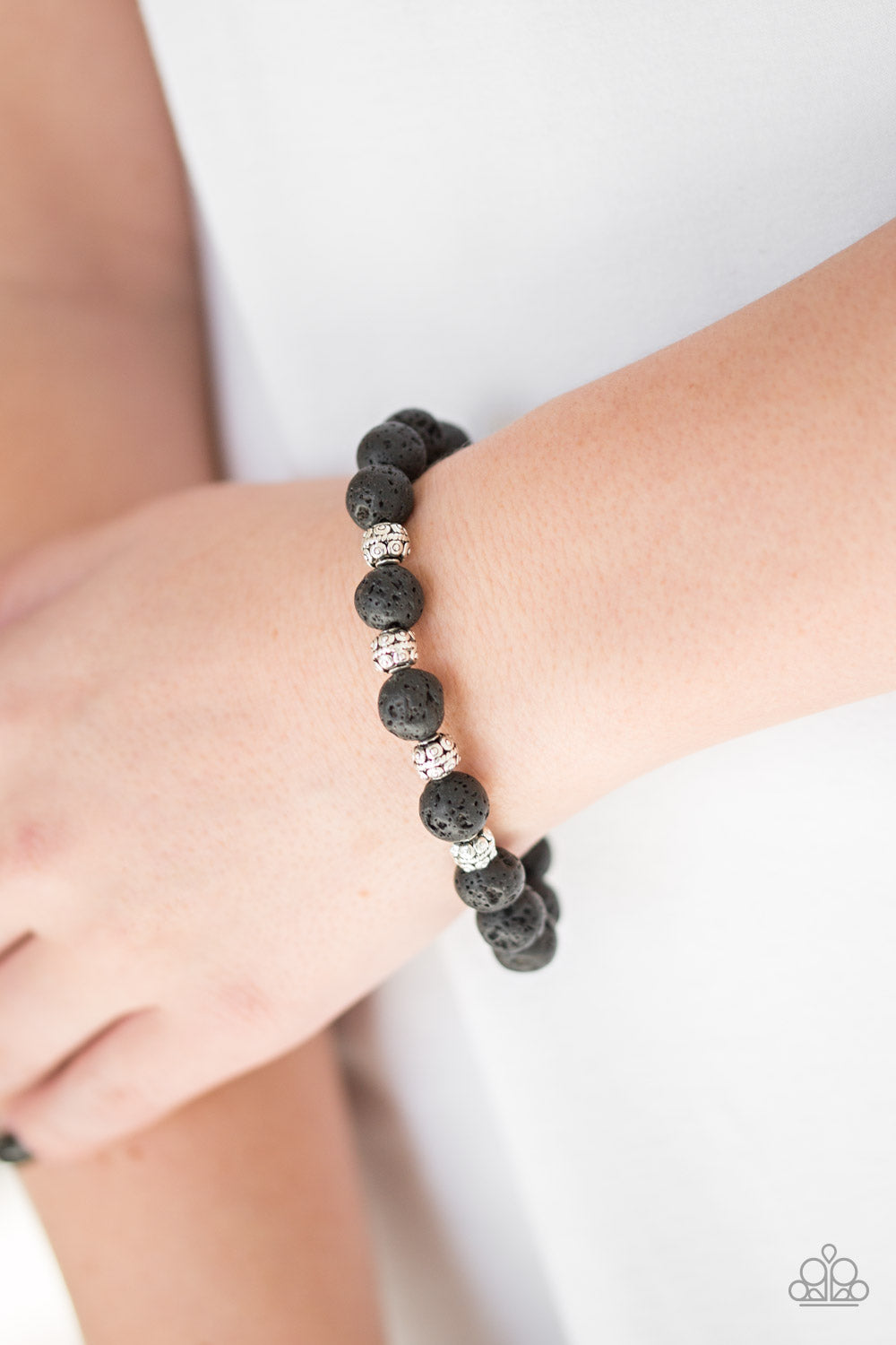 Paparazzi ♥ Down To Earth - Black ♥ Bracelet