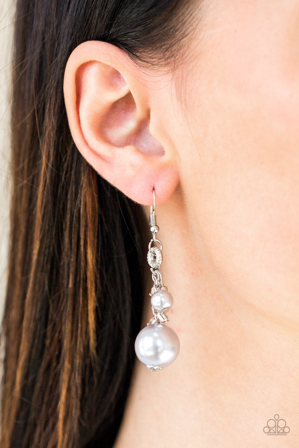Paparazzi ♥ Timelessly Traditional - Silver ♥ Earrings