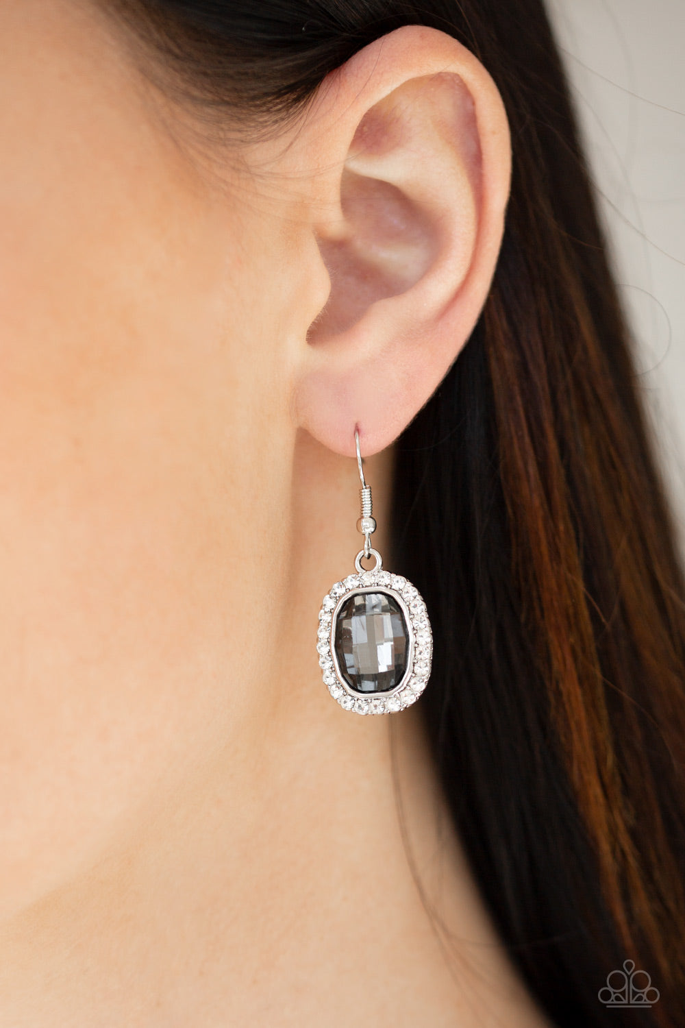 Paparazzi ♥ The Modern Monroe - Silver ♥ Earrings