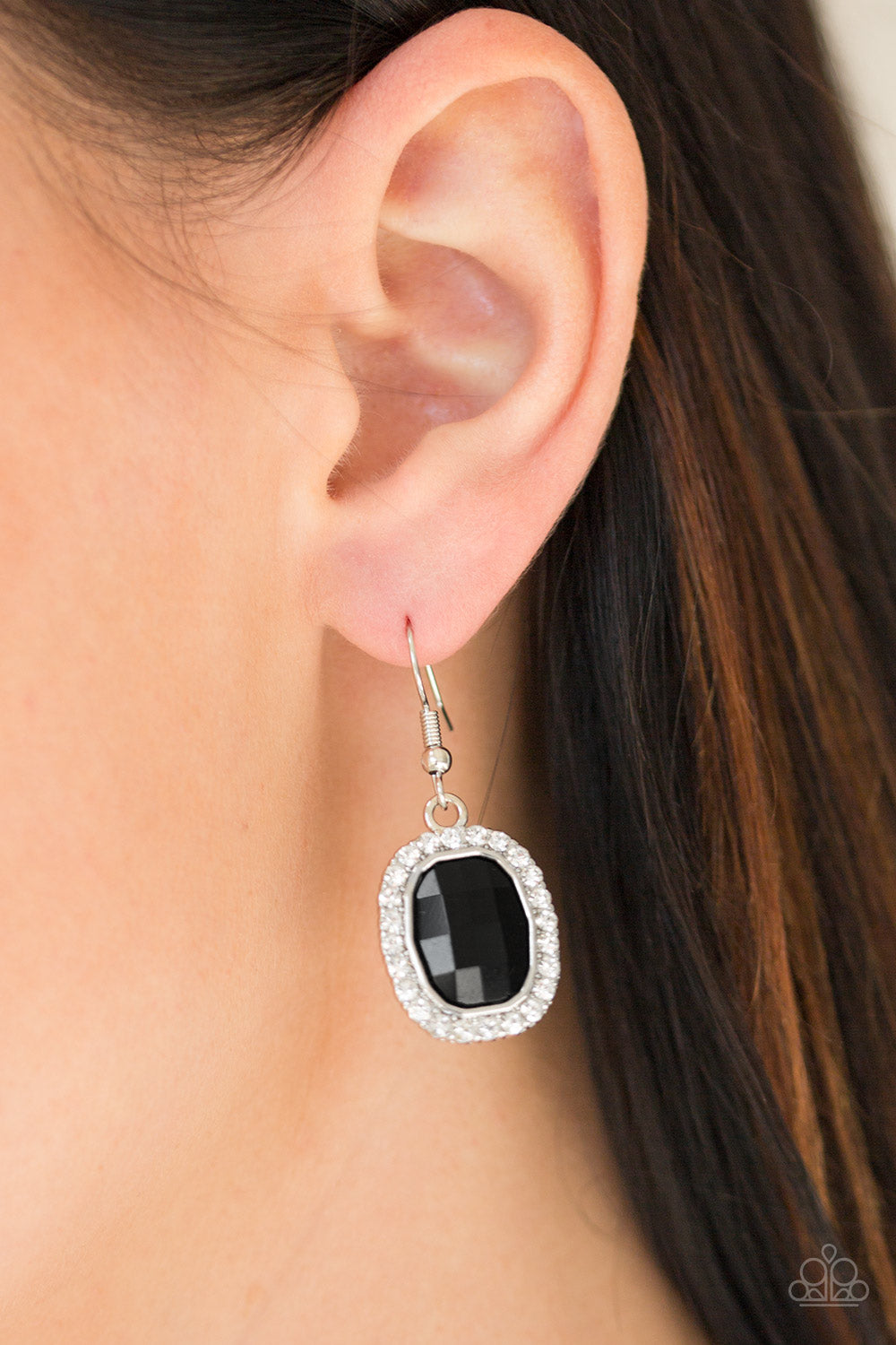 Paparazzi ♥ The Modern Monroe - Black ♥ Earrings