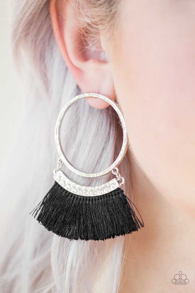 Paparazzi ♥ This Is Sparta! - Black ♥ Post Earrings