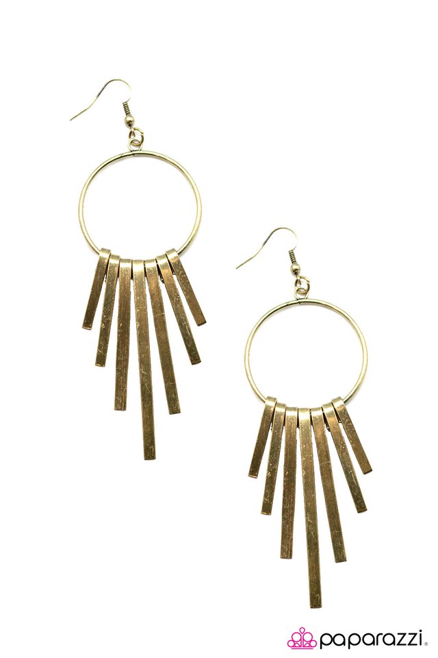 Paparazzi ♥ Hanging Tough - Brass ♥ Earrings
