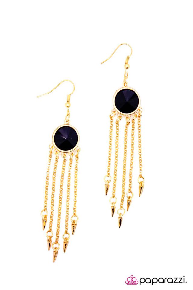 Paparazzi ♥ Strike a Pose - Gold ♥ Earrings