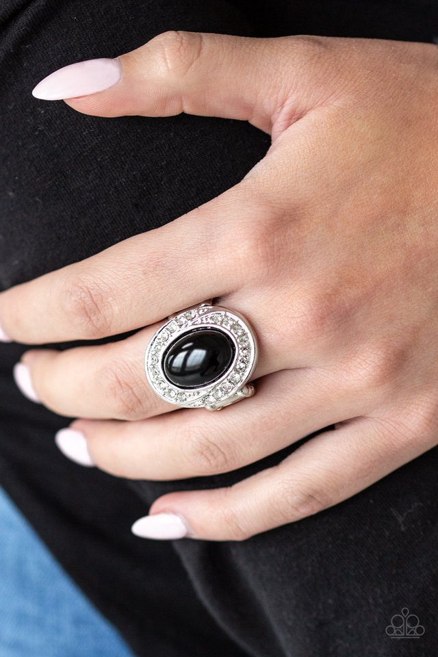 Paparazzi ♥ The ROYALE Treatment - Black ♥ Ring