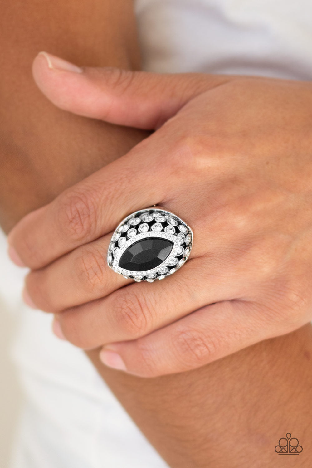 Paparazzi ♥ Royal Radiance - Black ♥ Ring