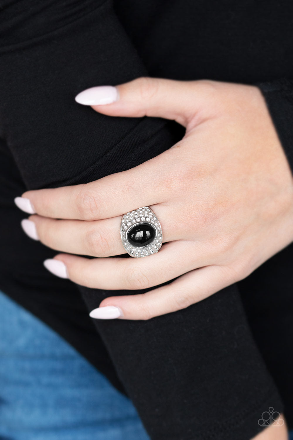 Paparazzi ♥ Glittering Go-Getter - Black ♥ Ring