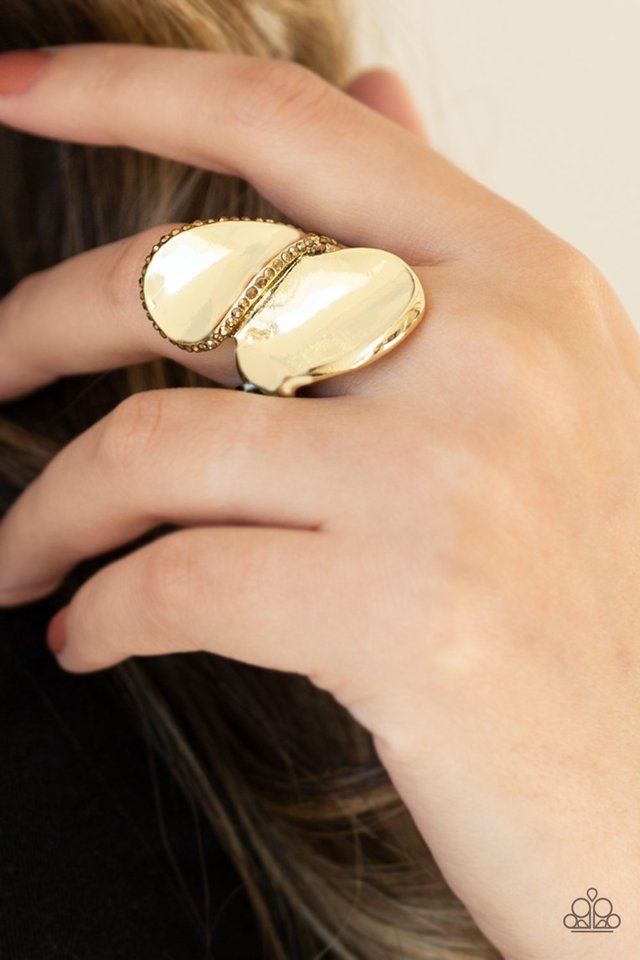 Paparazzi ♥ Fabulously Folded - Brass ♥ Ring