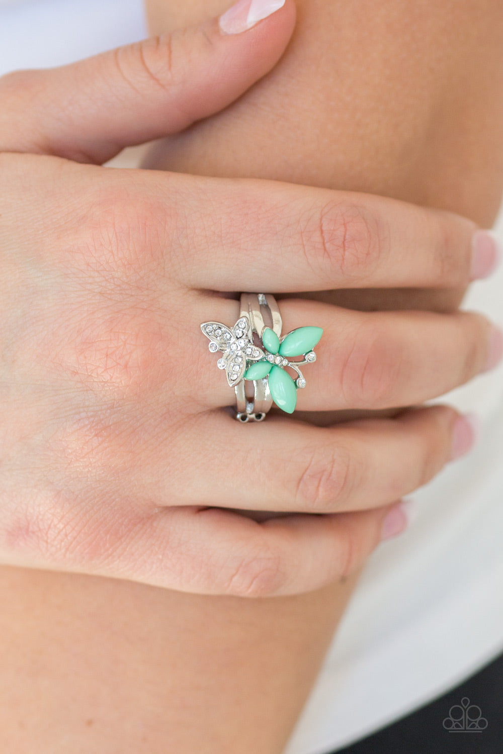Paparazzi ♥ Flutter Flirt - Green ♥ Ring