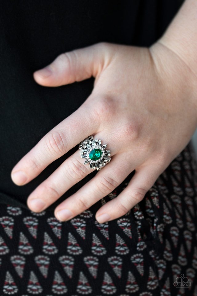 Paparazzi ♥ Burn Bright - Green ♥ Ring
