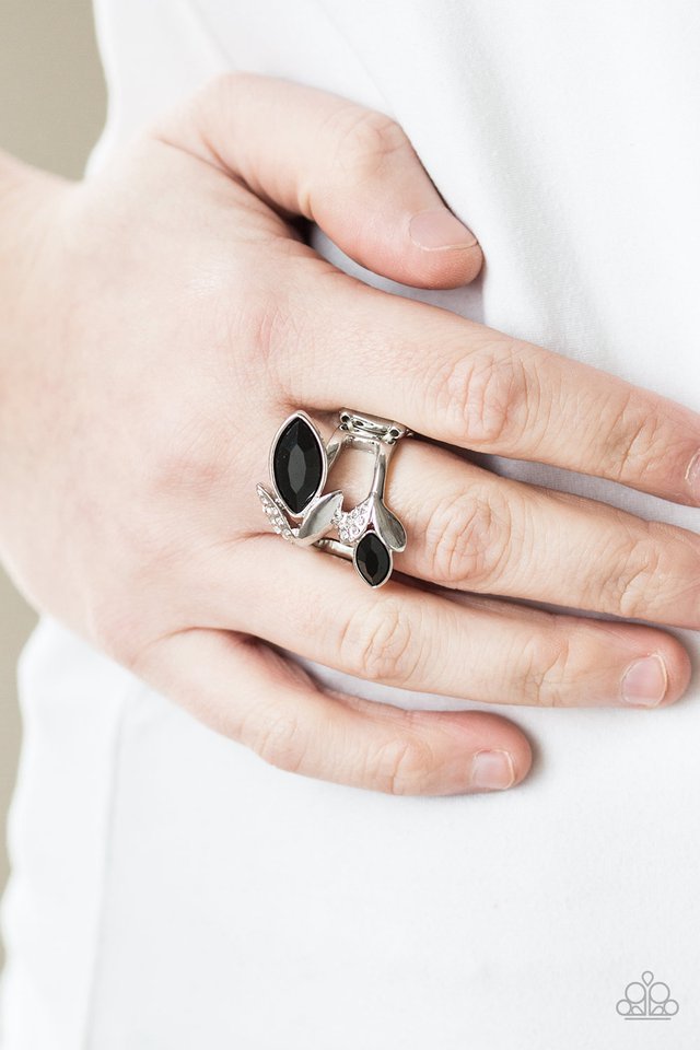 Paparazzi ♥ Flawless Foliage - Black ♥ Ring