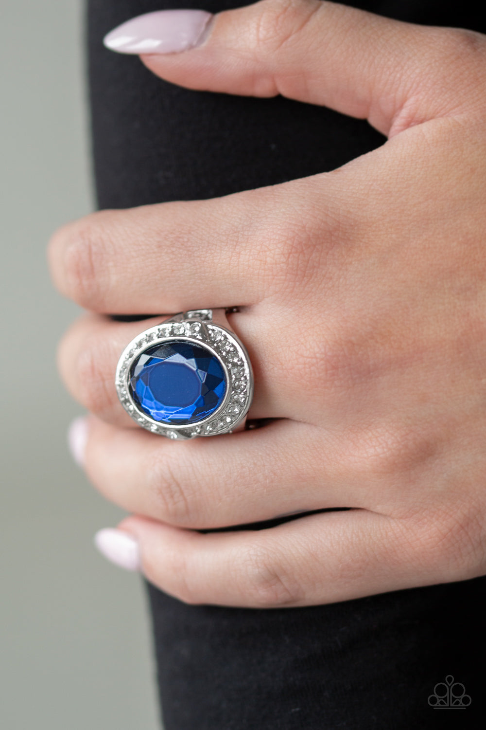 Paparazzi ♥ Queen Scene - Blue ♥ Ring