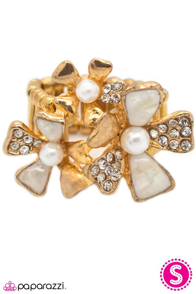 Paparazzi ♥ Poetic Petals - Gold ♥ Ring