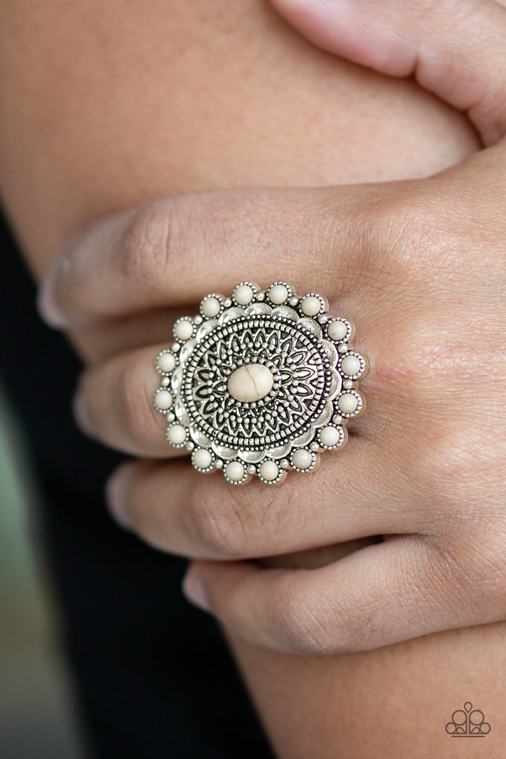 Paparazzi ♥ Mesa Mandala - White ♥ Ring