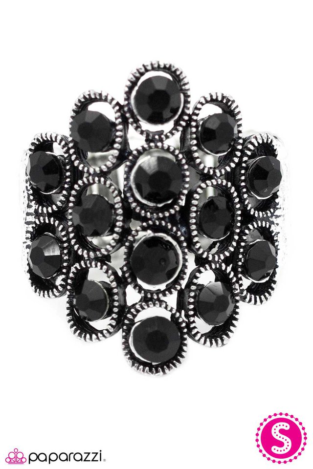 Paparazzi ♥ Single File - Black ♥ Ring