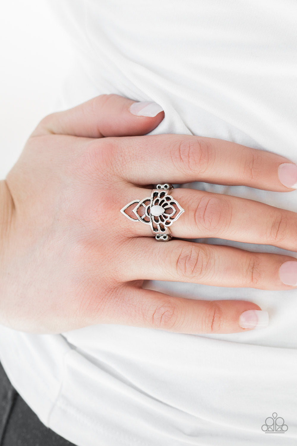 Paparazzi ♥ Taj Mahalo - White ♥ Ring