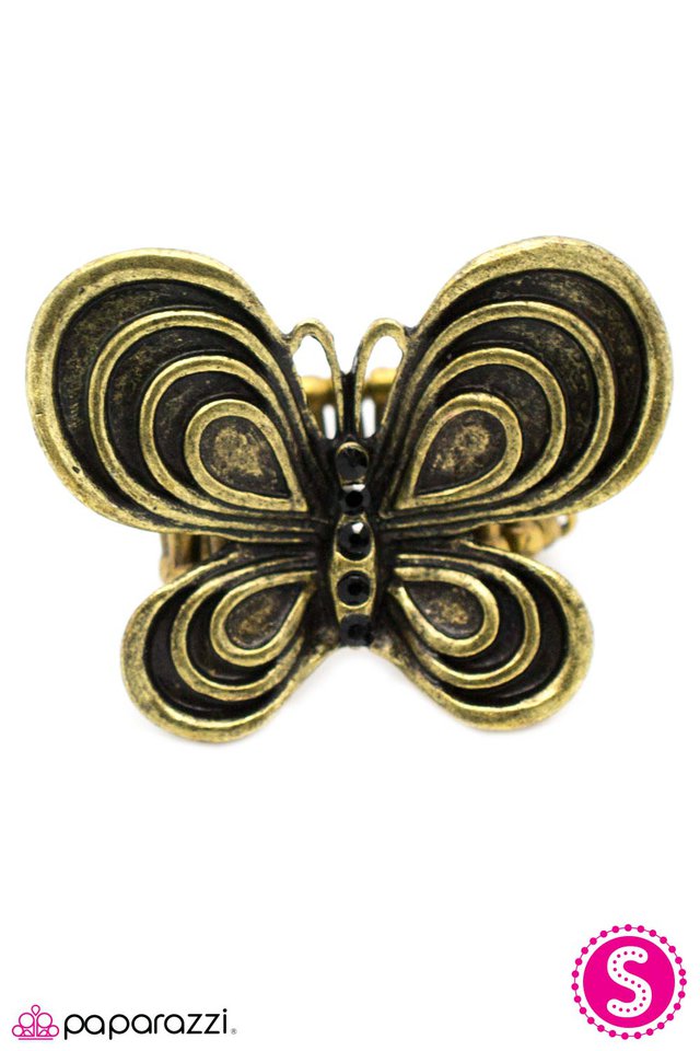 Paparazzi ♥ Winging It - Brass ♥ Ring