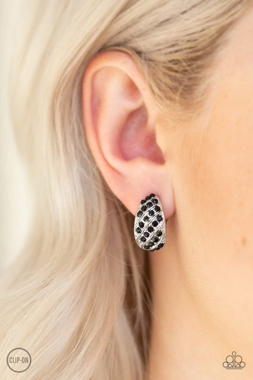 Paparazzi ♥ Sparkling Shells - Black ♥ Clip-On
