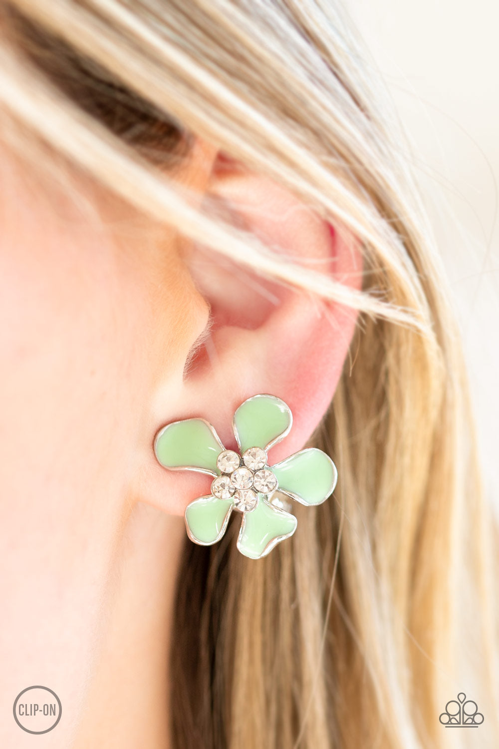 Paparazzi ♥ Island Iris - Green ♥ Clip-On