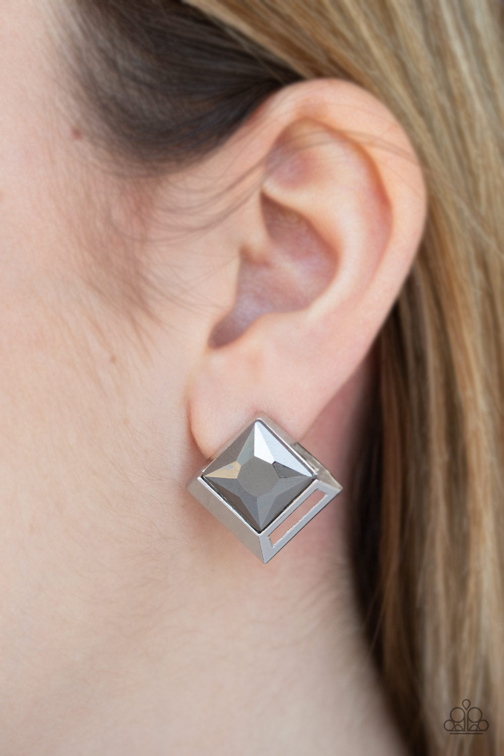Paparazzi ♥ Stellar Square - Silver ♥ Post Earrings