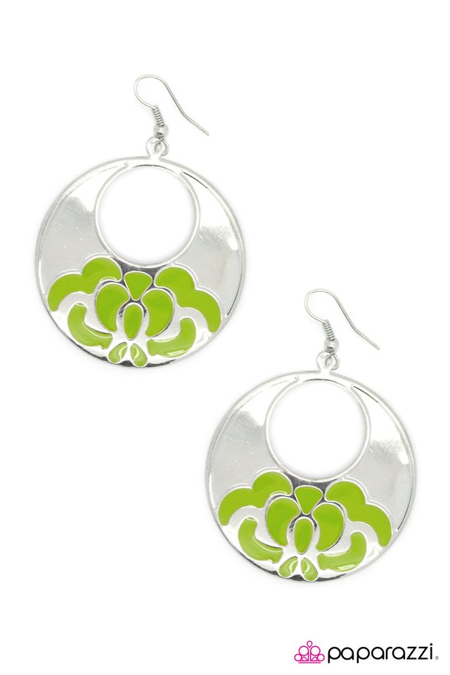 Paparazzi ♥ ISLE Survive - Green ♥ Earrings
