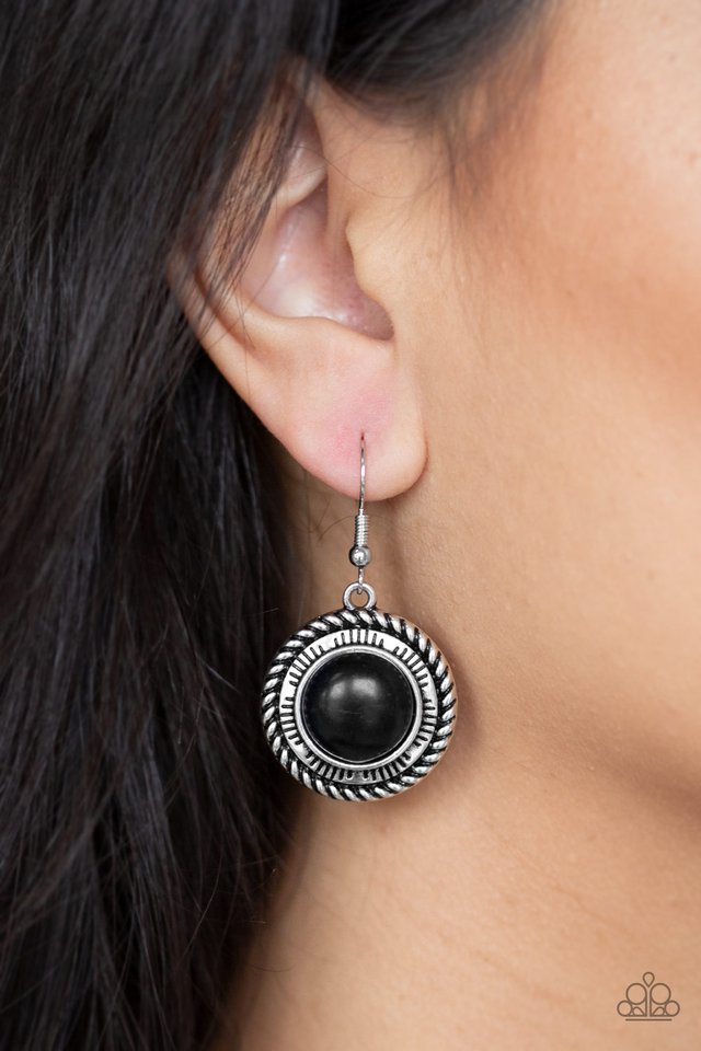 Paparazzi ♥ Natural-Born Nomad - Black ♥ Earrings