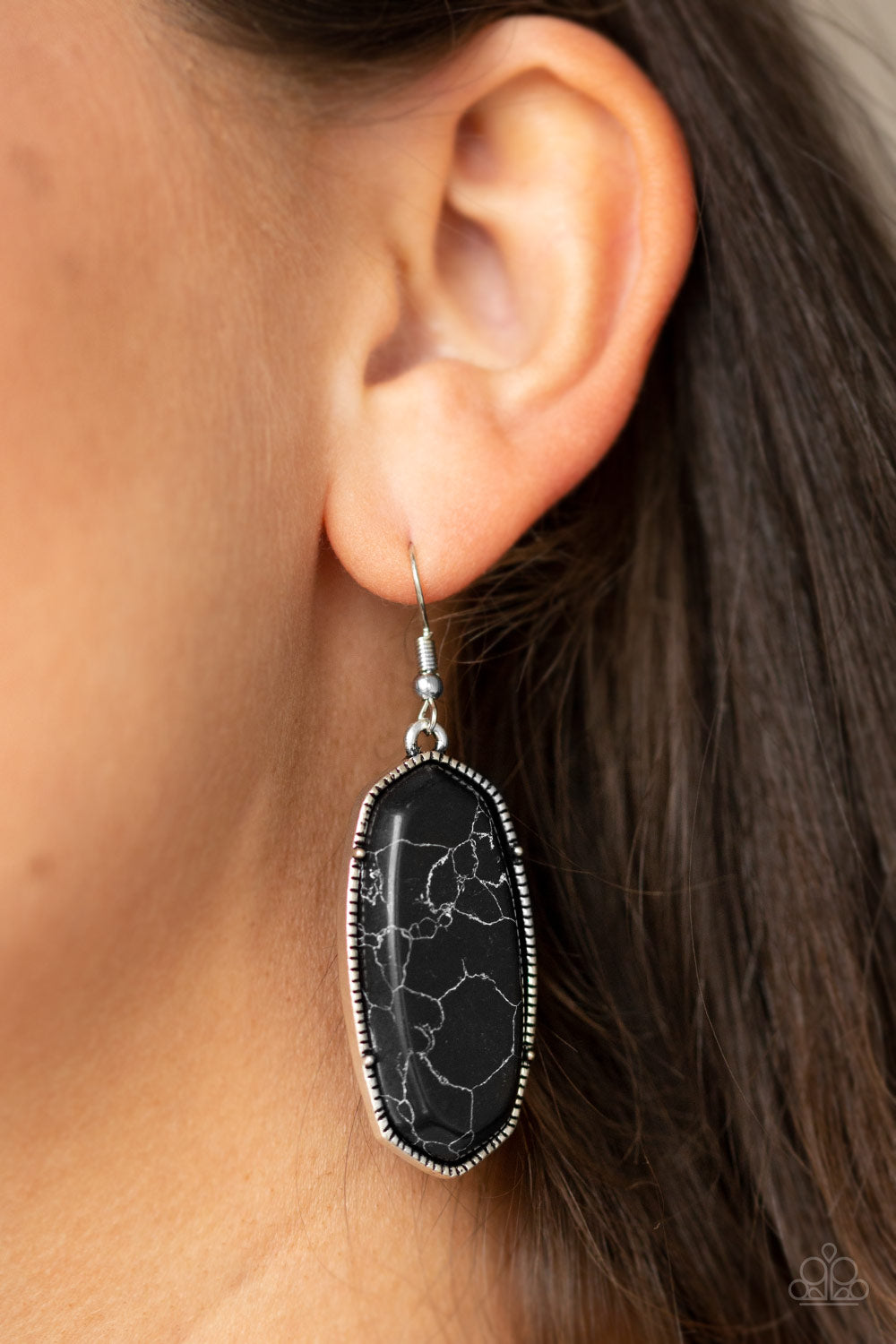 Paparazzi ♥ Stone Quest - Black ♥ Earrings