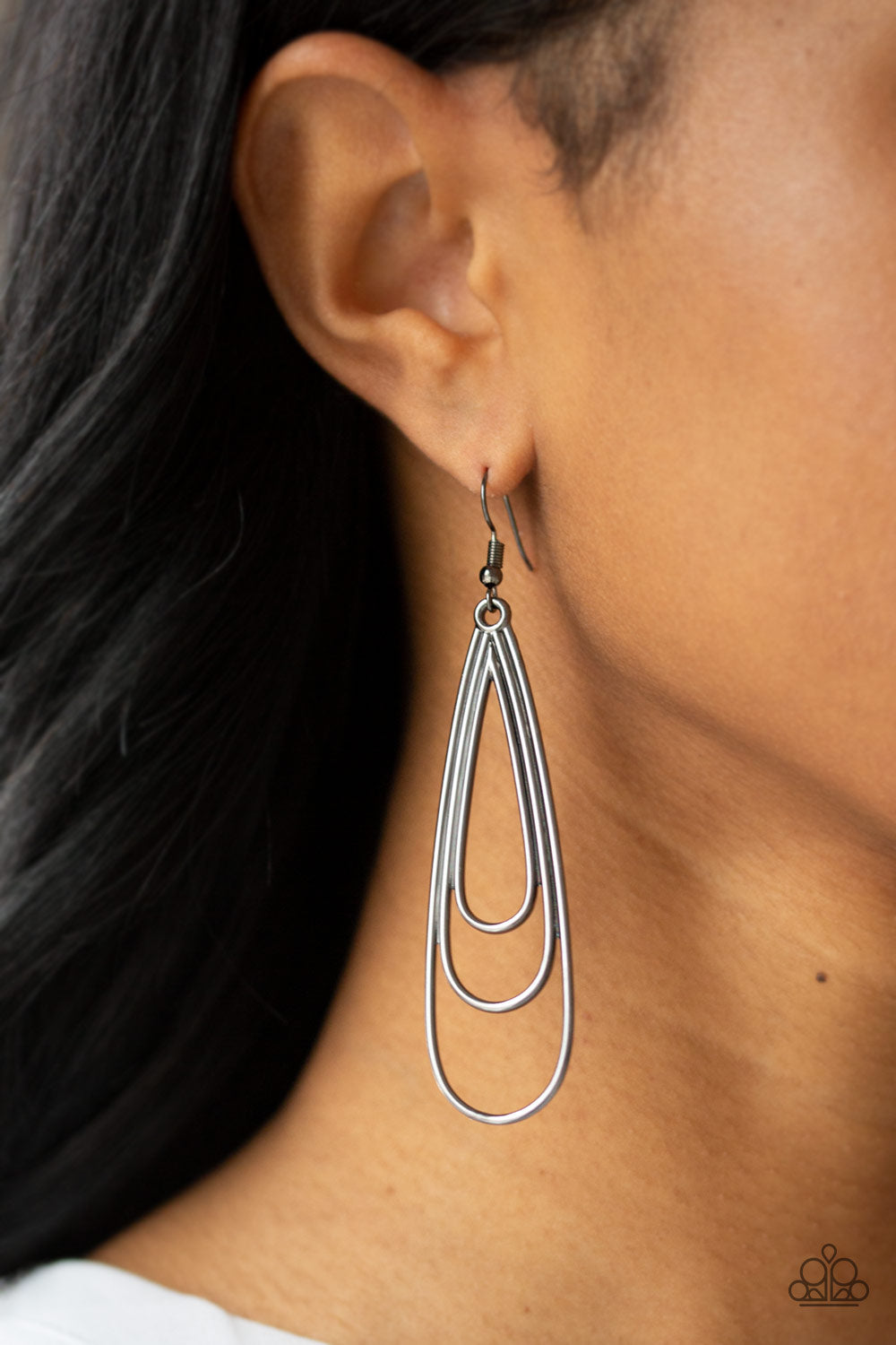 Paparazzi ♥ Triple Ripple - Black ♥ Earrings