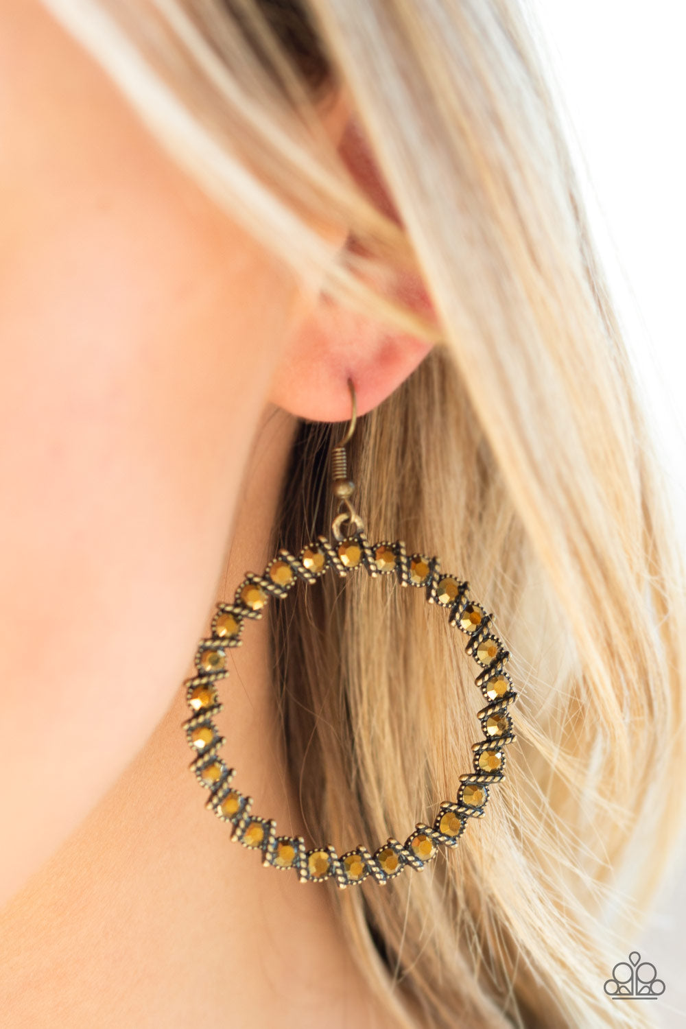 Paparazzi ♥ Enlighten Me - Brass ♥ Earrings